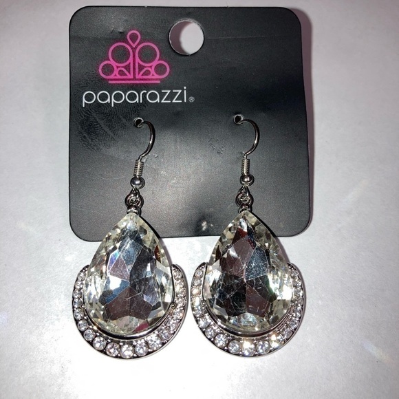 Mega Marvelous White Earring - Picture 1 of 7